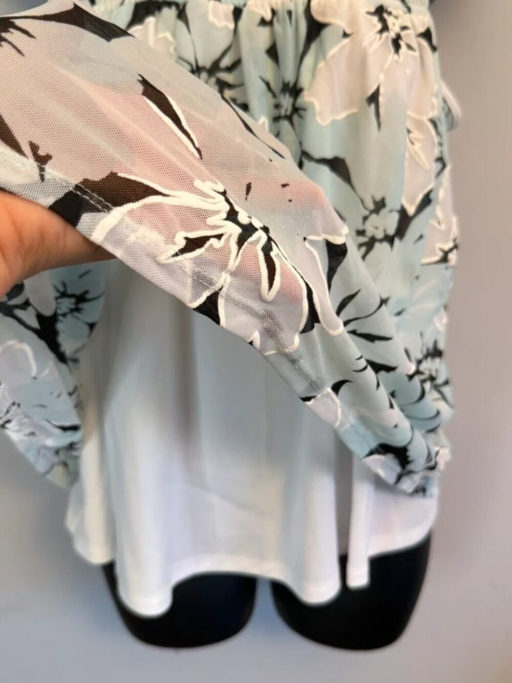 Floral Smocked Sleeveless Blouse - Picture 4 of 5